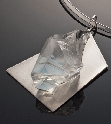 Necklace rhodium plating (Ø 13 cm). Jewel: crystal on steel base
