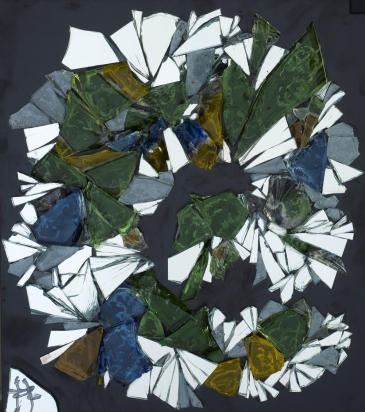 <b>Cristallo L'Incontro</b>, 2010 </br>

frammenti di specchio, vetro e cristallo di recupero su tavola, 47x40cm