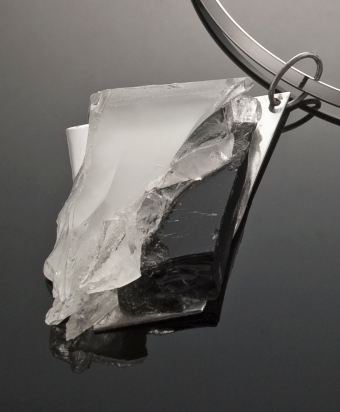 Necklace rhodium plating (Ø 13 cm).Jewel: crystal and vitreuos paste on steel base