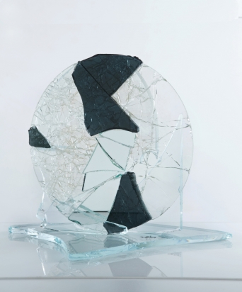 <b>Così è o sembra?</b> | 2015. Recycled multilayer glass, 47x39x38 cm