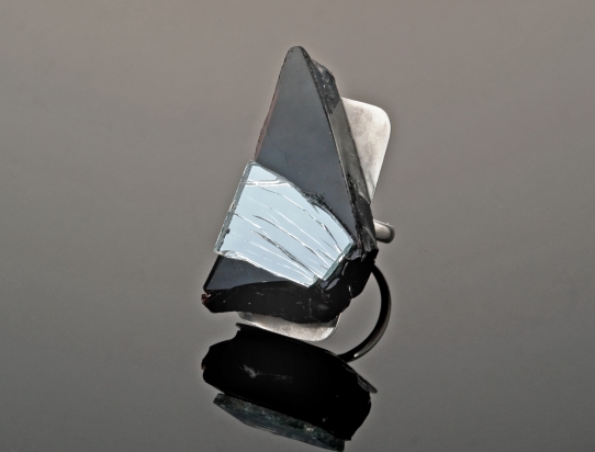 Ring (4x2,1cm): crystal and mirror on silver base