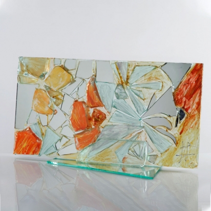 <b>Gratitude</b>, 2011. </br>Recycled glass, crystal and mirror, paint. 57 x 30 x 21 cm.