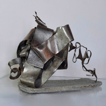 <b>Fold with unique direction</b>, 2018.
</br>Recycled stainless steel and Luserna stone. 45 x 42 x 26 cm.