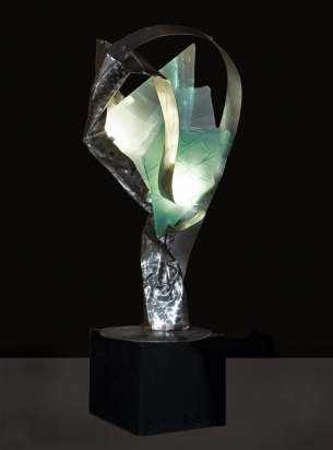 <b>Motivation is everything</b>, 2019. </br> Recycled stainless steel and multilayer glass, LED lighting.
63 x 220 x 63 cm.