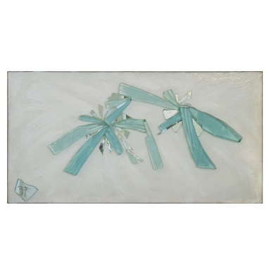 <b>Prendersi per mano</b>, 2009. </br>
Frammenti di vetro e specchio di recupero, pittura, su tavola. 118 x 60 cm.