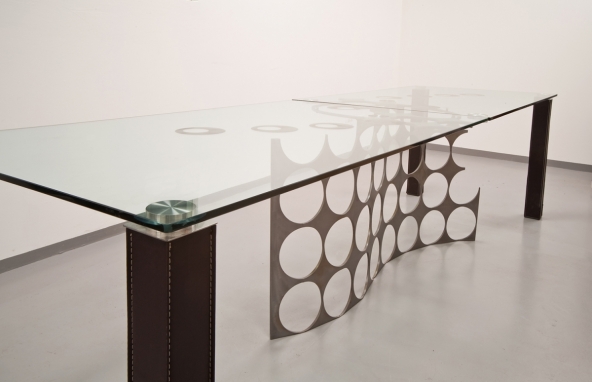Tavolo riunione in vetro, ferro e alluminio di recupero, 90x300 h 75cm